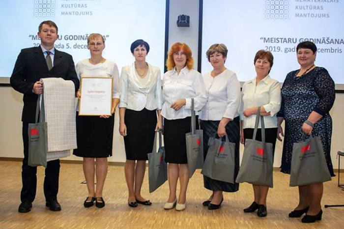 Aplīcynuojuma padūšonā Reigā par maja dīvakolpuojumu pi ceļmolu krystim Dagdys nūvoda Ondrupinis i Škaunis pogostūs īkļaušonu Nacionalajā namaterialuo kulturys montuojuma sarokstā. 2019. goda 5. decembris