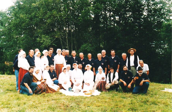 “Baltica 2003” nūvodu dīnā Dagdā kūpā ar folklorys kūpu nu Italejis “Piccet del Grenta”. 2003.goda 12.juļs.