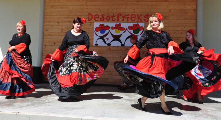 Festivāls Asūnē: dejo visi!
