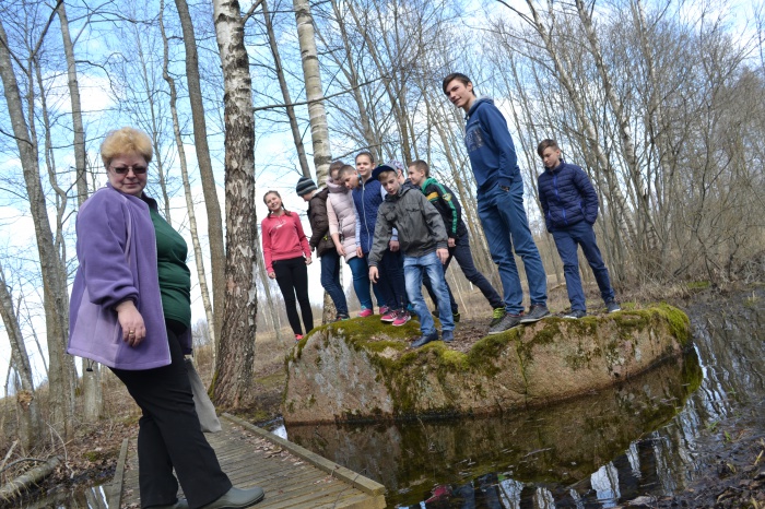 Dagdas vidusskolēni mācās bioloģiju Rāznas Nacionālajā parkā
