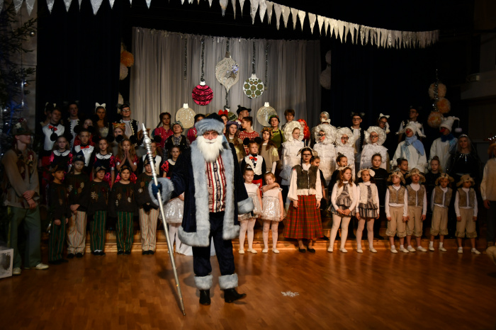 Jaungada pasaka skolā “Varavīksne”: brīnums, kas vieno