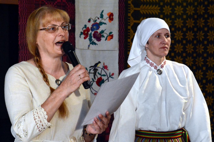 Par Dagdas lakstīgalu un dzimtās mājas sienām