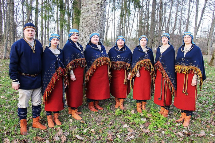 Dagdys folklorys kūpa “Olūteņi” jaunajūs tārpūs. 2018. goda pavasars