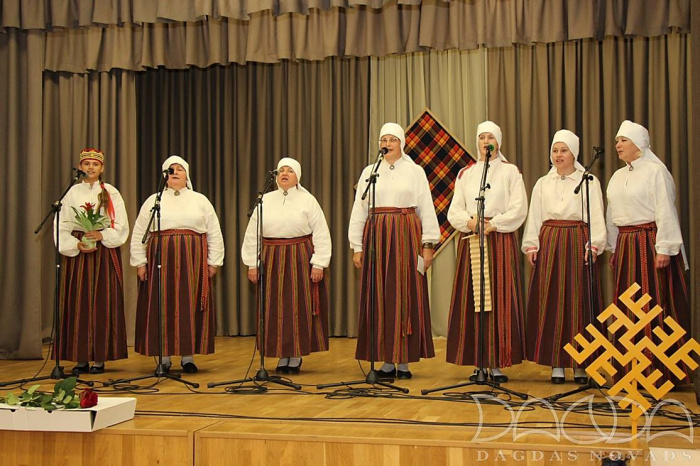 Folklorys kūpu “Akmiņeica” 30 godu jubilejā sveicūt, Ezernīku kulturys nomā. 2018. goda 29. novembris.