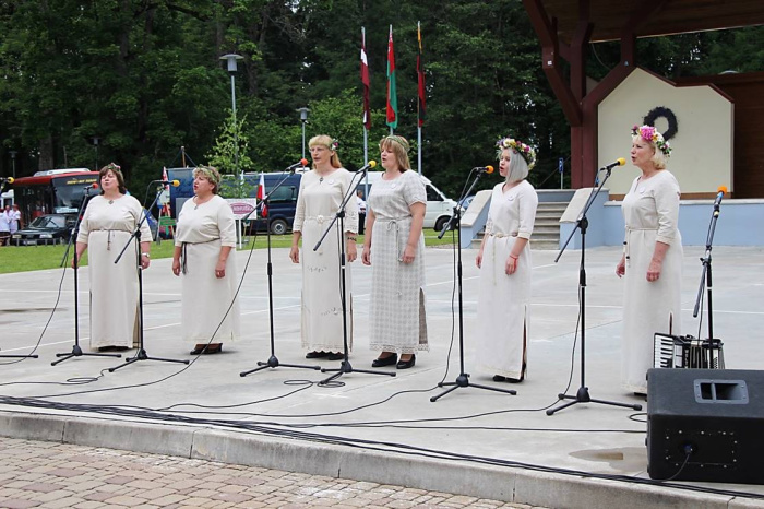 III Storptautyskajā boltkrīvu dzīšmu i deju festivalā “Fest” Dagdā. 2017. goda 8. juļs.