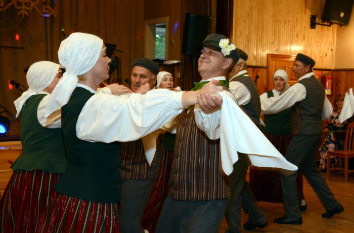 Starp debesīm un zemi