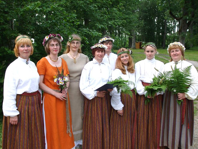 Juoņu īleiguošona Dagdys muižys parkā. 2009.goda 23.juņs