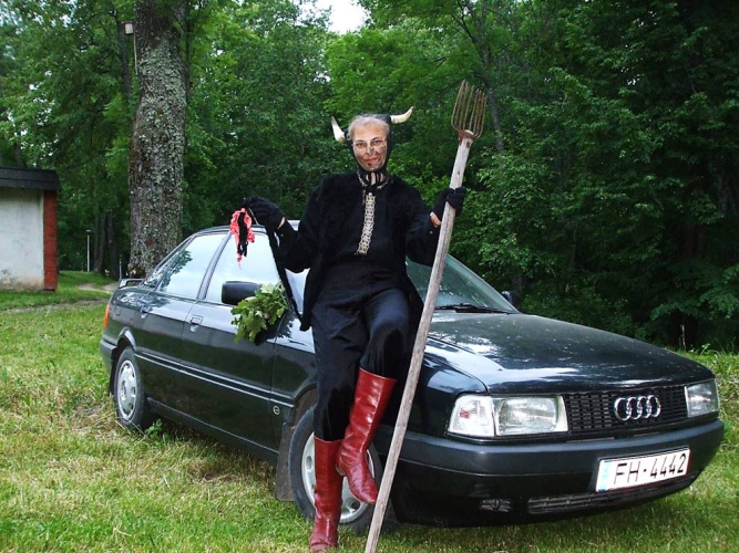 Juoņu īleiguošona Dagdys muižys parkā. 2009.goda 23.juņs