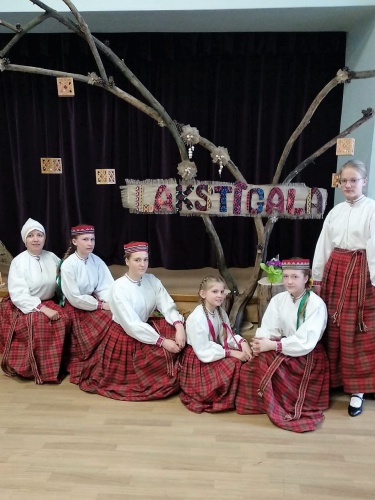 Izvaltas pamatskola “ Lakstīgalas” konkursā.