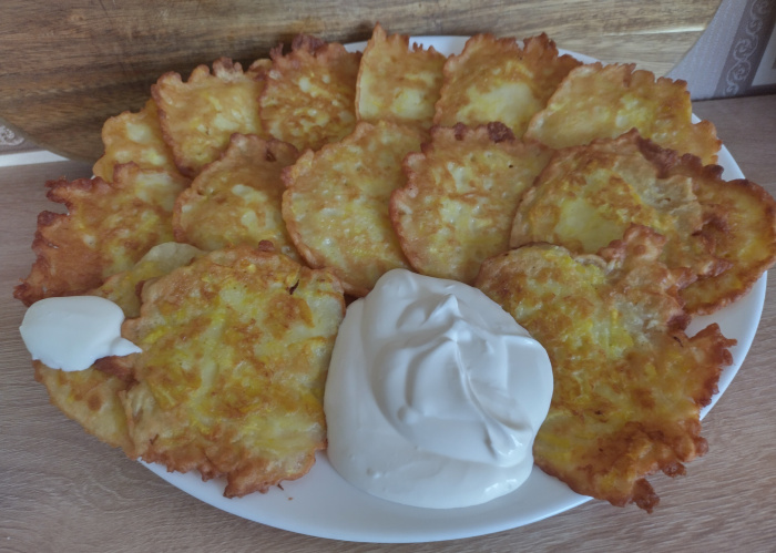Latkes: gan siera, gan kartupeļu pankūkas