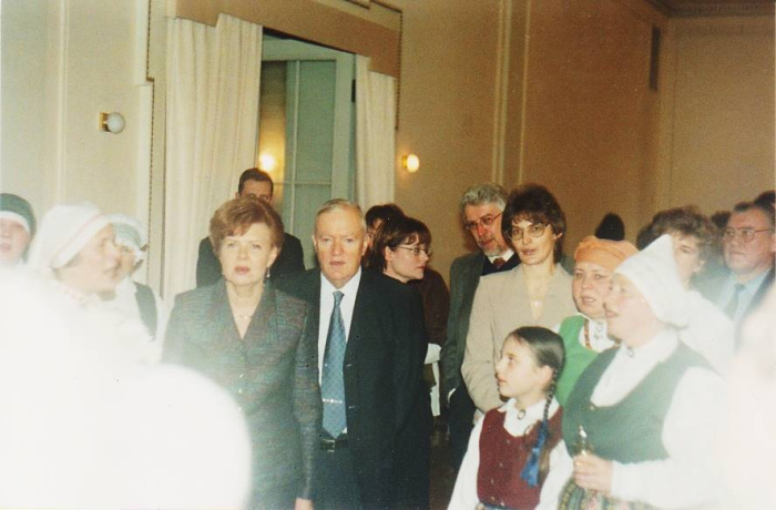 Leluos folklorys goda bolvas padūšonys ceremonejā Reigā. 2003.goda 21.decembris.