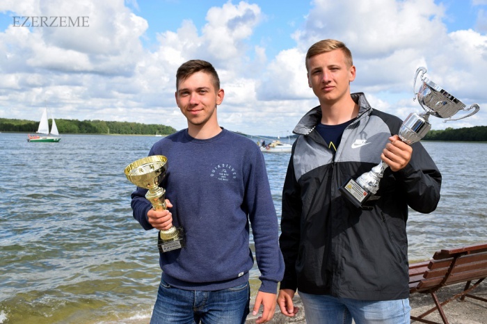 Zem sapņu burām