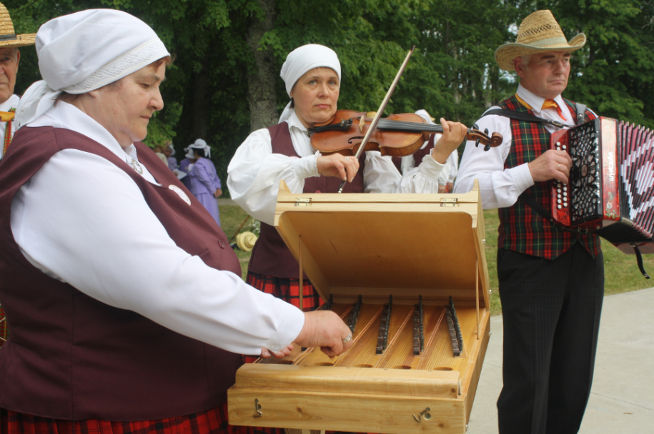 Izskanējis Latgales XIV Senioru dziesmu un deju festivāls “Sanāciet, sadziediet, sasadancojiet…”