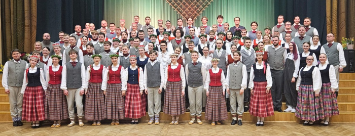 Latviešu tautas dejas enerģija sadancī  “Mīlestības dzīpari dejā”