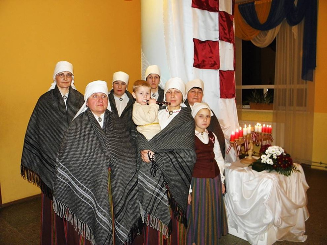 25 vosorys, 25 rudini, 25 zīmys, 25 pavasari