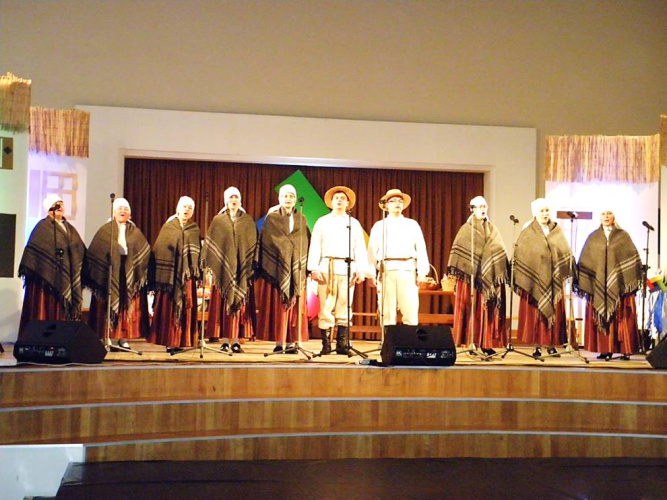 X Storptautyskais Daugovpiļs folklorys festivals – skate. Folklorys kūpa “Olūteņi’ lelajūs placu skustūs. 2014. goda 1. februars