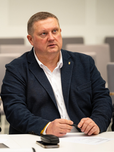 Valdis Maslovskis  “….valstij, sniedzot palīdzīgu roku iedzīvotājiem, ir jāparedz tam papildus līdzekļi, lai neciestu pašvaldību budžeti”