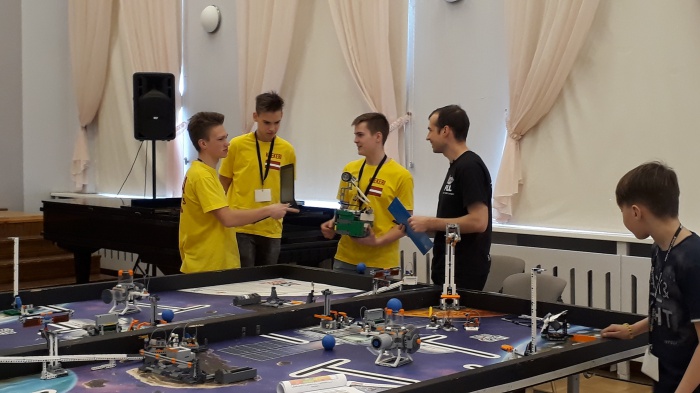 Robotu sacensības FIRST LEGO League Latvija