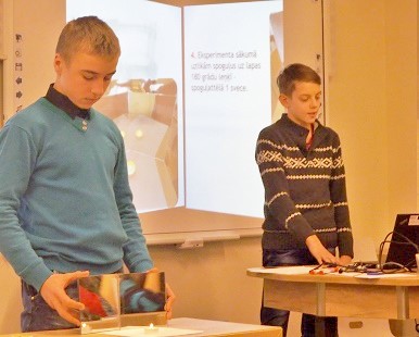“Skolēni eksperimentē” Rīgā